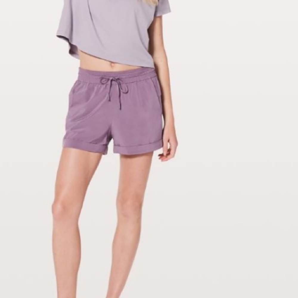 Lululemon “Spring Break Away” Cuffed Drawstring Athletic Shorts Pockets - Picture 9 of 9